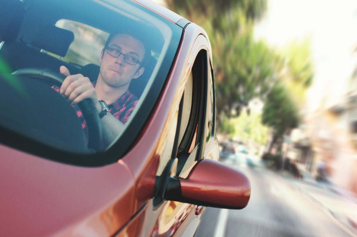 Tehnici avansate de conducere: Cum să fii un șofer mai conștient și mai sigur