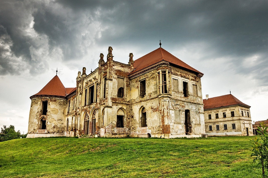 Istoria fascinantă a Castelului Bánffy, gazda festivalului Electric Castle